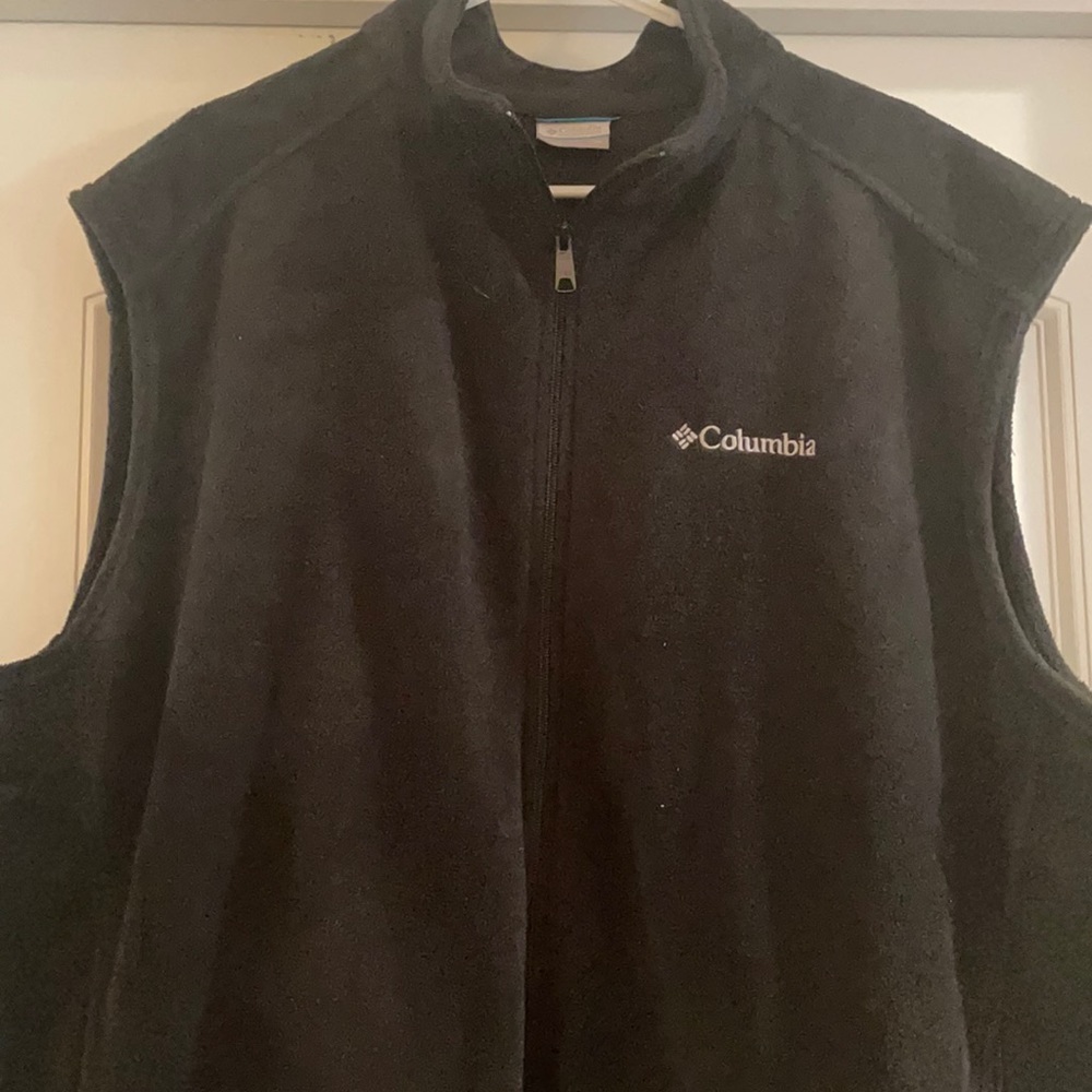 Men’s Columbia fleece vest. Black size XXL